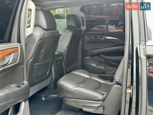 Кадиллак Эскалейд 2016 в Киеве на Automoto.ua Черный Кадиллак Эскалейд, объемом двигателя 6.16 л и пробегом 270 тыс. км за 42100 $, фото 18 на Automoto.ua