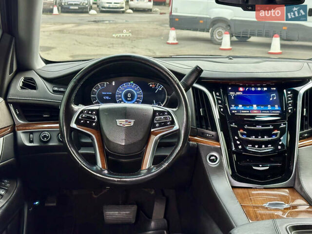Кадиллак Эскалейд 2016 в Киеве на Automoto.ua Черный Кадиллак Эскалейд, объемом двигателя 6.16 л и пробегом 270 тыс. км за 42100 $, фото 13 на Automoto.ua