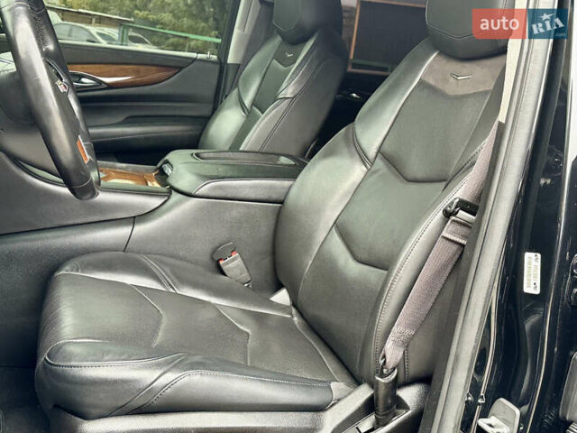 Кадиллак Эскалейд 2016 в Киеве на Automoto.ua Черный Кадиллак Эскалейд, объемом двигателя 6.16 л и пробегом 270 тыс. км за 42100 $, фото 10 на Automoto.ua