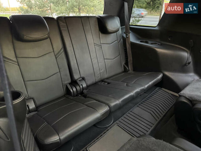Чорний Каділак Ескалейд, об'ємом двигуна 6.2 л та пробігом 105 тис. км за 40000 $, фото 12 на Automoto.ua