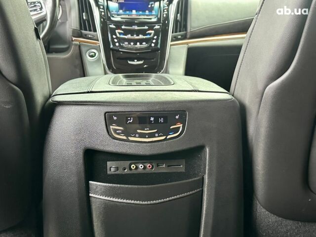 Кадиллак Эскалейд 2016 в Киеве на Automoto.ua Черный Кадиллак Эскалейд, объемом двигателя 0 л и пробегом 270 тыс. км за 42100 $, фото 17 на Automoto.ua