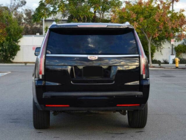 Чорний Каділак Ескалейд, об'ємом двигуна 6.2 л та пробігом 59 тис. км за 5600 $, фото 6 на Automoto.ua