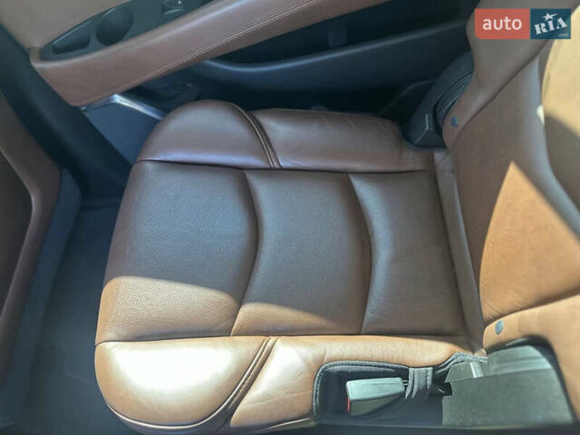 Чорний Каділак Ескалейд, об'ємом двигуна 6.16 л та пробігом 75 тис. км за 47000 $, фото 9 на Automoto.ua