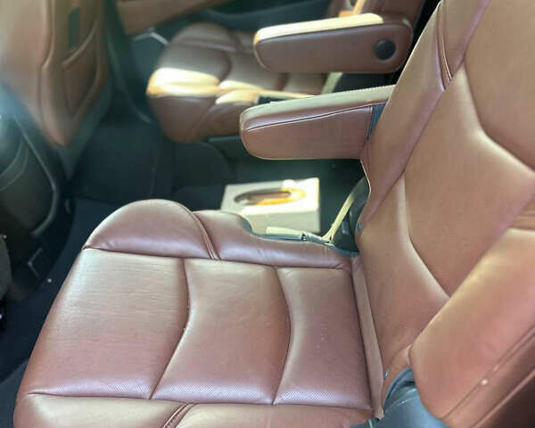 Чорний Каділак Ескалейд, об'ємом двигуна 6.16 л та пробігом 75 тис. км за 47000 $, фото 14 на Automoto.ua