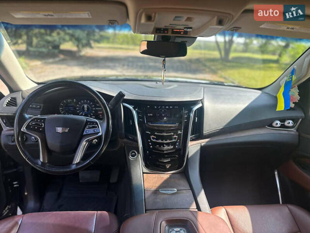 Чорний Каділак Ескалейд, об'ємом двигуна 6.16 л та пробігом 75 тис. км за 47000 $, фото 8 на Automoto.ua