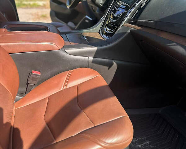 Чорний Каділак Ескалейд, об'ємом двигуна 6.16 л та пробігом 75 тис. км за 47000 $, фото 5 на Automoto.ua