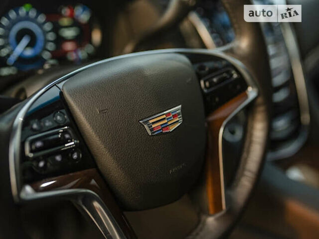 Черный Кадиллак Эскалейд, объемом двигателя 6.2 л и пробегом 48 тыс. км за 55000 $, фото 34 на Automoto.ua