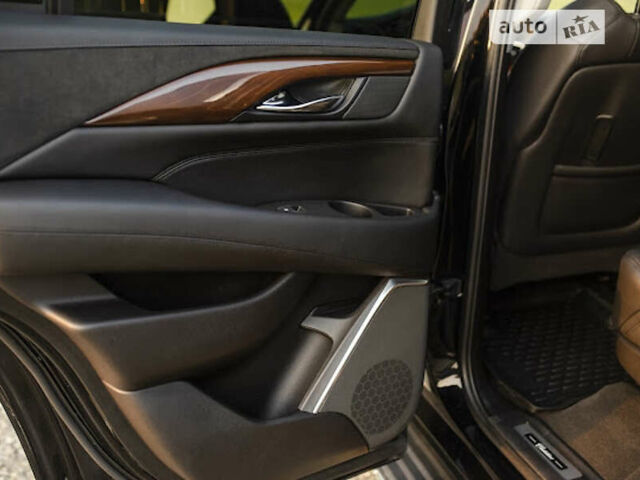 Черный Кадиллак Эскалейд, объемом двигателя 6.2 л и пробегом 48 тыс. км за 55000 $, фото 21 на Automoto.ua