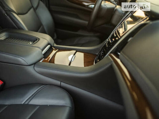 Черный Кадиллак Эскалейд, объемом двигателя 6.2 л и пробегом 48 тыс. км за 55000 $, фото 31 на Automoto.ua