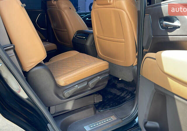 Чорний Каділак Ескалейд, об'ємом двигуна 6 л та пробігом 45 тис. км за 97000 $, фото 10 на Automoto.ua