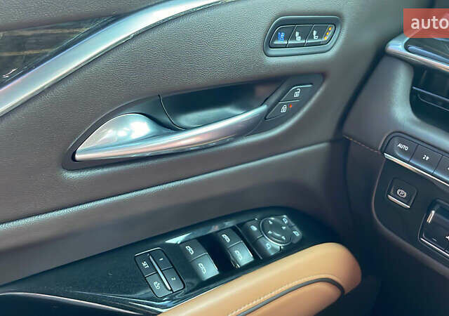 Чорний Каділак Ескалейд, об'ємом двигуна 6 л та пробігом 45 тис. км за 97000 $, фото 33 на Automoto.ua