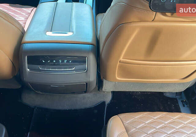 Чорний Каділак Ескалейд, об'ємом двигуна 6 л та пробігом 45 тис. км за 97000 $, фото 13 на Automoto.ua