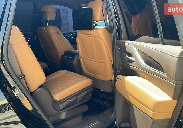 Чорний Каділак Ескалейд, об'ємом двигуна 6 л та пробігом 45 тис. км за 97000 $, фото 11 на Automoto.ua