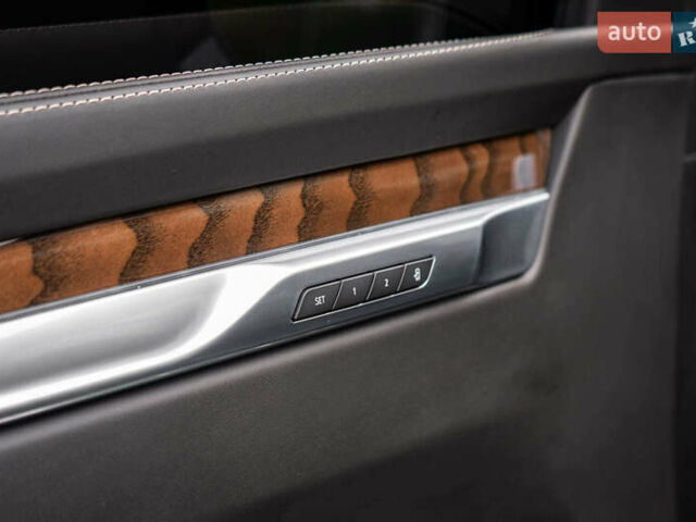 Чорний Каділак Ескалейд, об'ємом двигуна 6.2 л та пробігом 1 тис. км за 204000 $, фото 20 на Automoto.ua