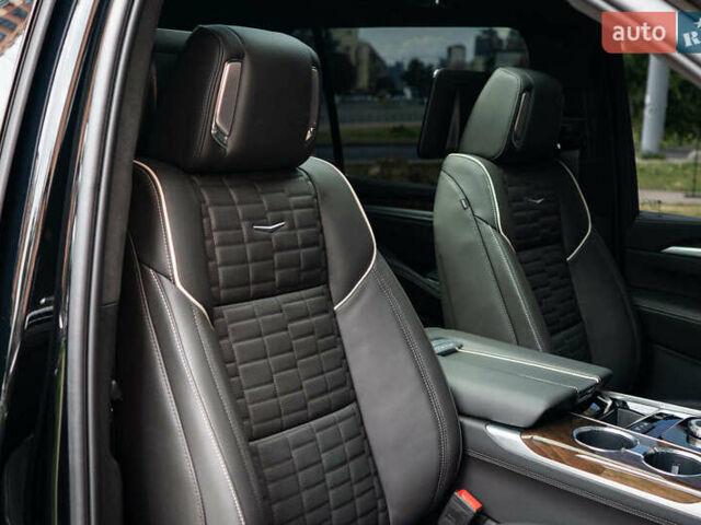 Чорний Каділак Ескалейд, об'ємом двигуна 6.2 л та пробігом 1 тис. км за 204000 $, фото 34 на Automoto.ua