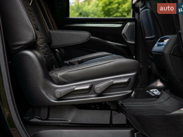 Чорний Каділак Ескалейд, об'ємом двигуна 6.2 л та пробігом 1 тис. км за 204000 $, фото 48 на Automoto.ua