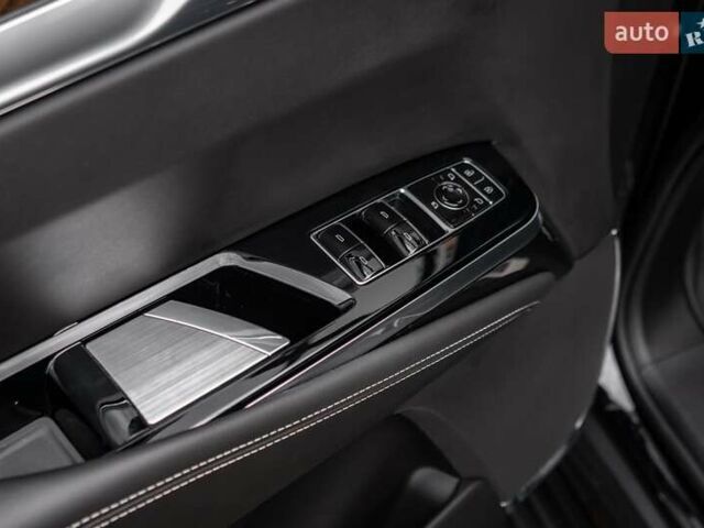 Чорний Каділак Ескалейд, об'ємом двигуна 6.2 л та пробігом 1 тис. км за 204000 $, фото 19 на Automoto.ua