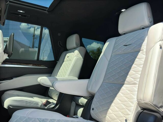 Чорний Каділак Ескалейд, об'ємом двигуна 6.2 л та пробігом 5 тис. км за 92000 $, фото 12 на Automoto.ua