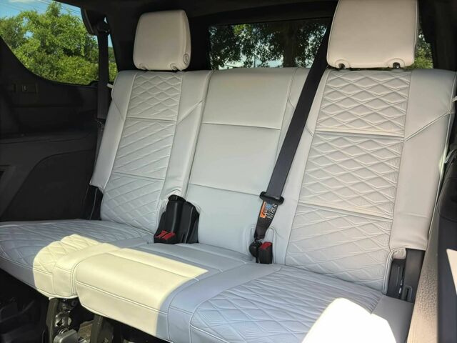 Чорний Каділак Ескалейд, об'ємом двигуна 6.2 л та пробігом 5 тис. км за 92000 $, фото 13 на Automoto.ua