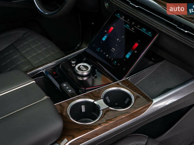 Чорний Каділак Ескалейд, об'ємом двигуна 6.2 л та пробігом 1 тис. км за 204000 $, фото 35 на Automoto.ua