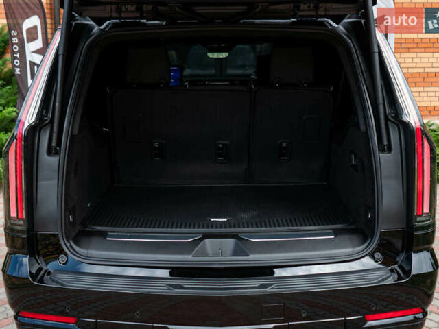 Чорний Каділак Ескалейд, об'ємом двигуна 6.2 л та пробігом 1 тис. км за 204000 $, фото 8 на Automoto.ua