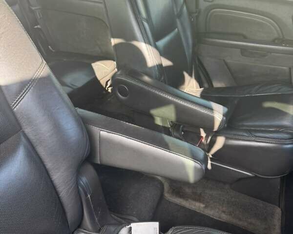 Кадиллак Эскалейд, объемом двигателя 6.2 л и пробегом 300 тыс. км за 14500 $, фото 10 на Automoto.ua