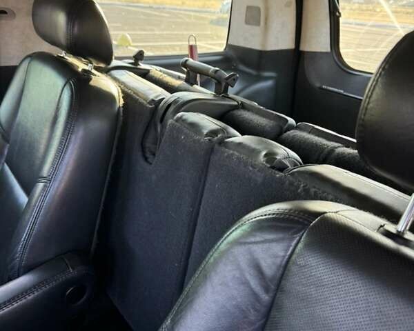 Кадиллак Эскалейд, объемом двигателя 6.2 л и пробегом 300 тыс. км за 14500 $, фото 18 на Automoto.ua