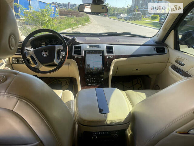 Кадиллак Эскалейд, объемом двигателя 6.16 л и пробегом 350 тыс. км за 14500 $, фото 7 на Automoto.ua