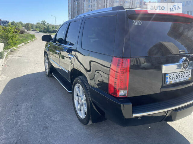 Кадиллак Эскалейд, объемом двигателя 6.16 л и пробегом 350 тыс. км за 14500 $, фото 3 на Automoto.ua