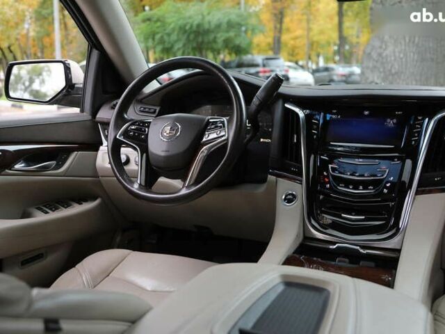 Кадиллак Эскалейд 2014 в Харькове на Automoto.ua Кадиллак Эскалейд, объемом двигателя 6.2 л и пробегом 101 тыс. км за 31500 $, фото 12 на Automoto.ua