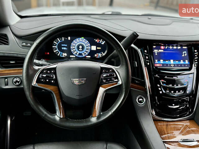 Серый Кадиллак Эскалейд, объемом двигателя 6.16 л и пробегом 67 тыс. км за 41900 $, фото 19 на Automoto.ua