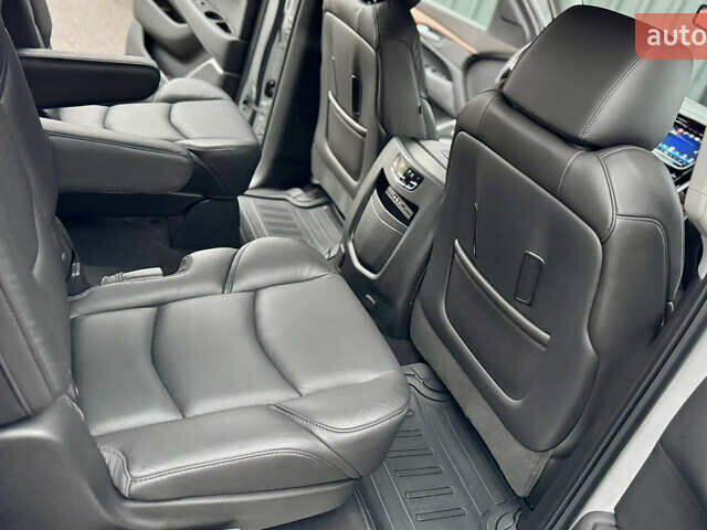 Серый Кадиллак Эскалейд, объемом двигателя 6.16 л и пробегом 67 тыс. км за 41900 $, фото 30 на Automoto.ua