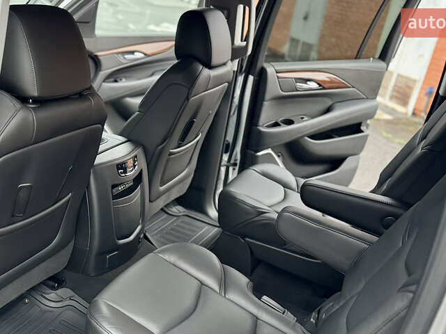 Серый Кадиллак Эскалейд, объемом двигателя 6.16 л и пробегом 67 тыс. км за 41900 $, фото 27 на Automoto.ua