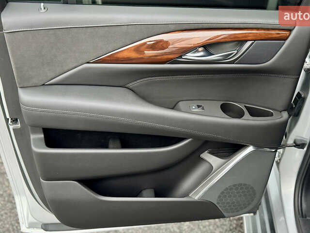 Серый Кадиллак Эскалейд, объемом двигателя 6.16 л и пробегом 67 тыс. км за 41900 $, фото 25 на Automoto.ua