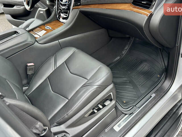 Серый Кадиллак Эскалейд, объемом двигателя 6.16 л и пробегом 67 тыс. км за 41900 $, фото 35 на Automoto.ua