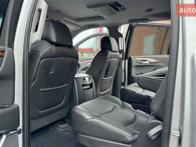 Серый Кадиллак Эскалейд, объемом двигателя 6.16 л и пробегом 67 тыс. км за 41900 $, фото 24 на Automoto.ua