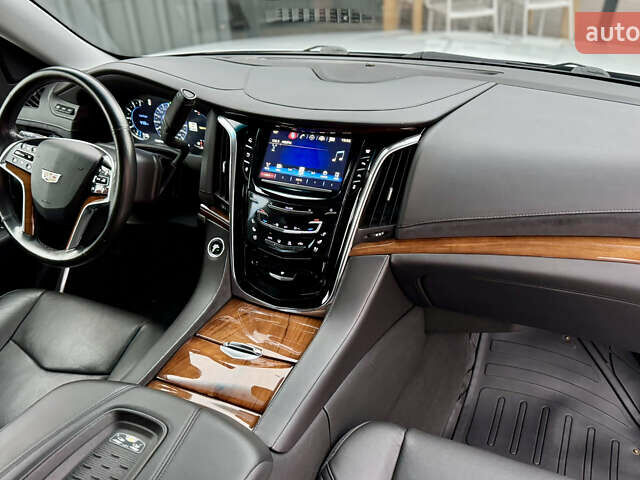 Серый Кадиллак Эскалейд, объемом двигателя 6.16 л и пробегом 67 тыс. км за 41900 $, фото 37 на Automoto.ua
