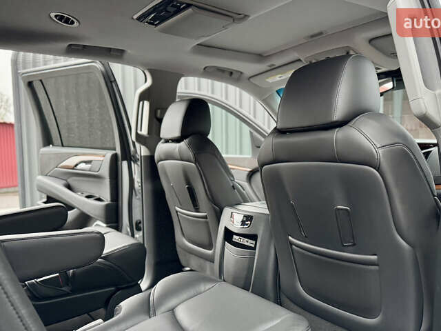 Серый Кадиллак Эскалейд, объемом двигателя 6.16 л и пробегом 67 тыс. км за 41900 $, фото 31 на Automoto.ua