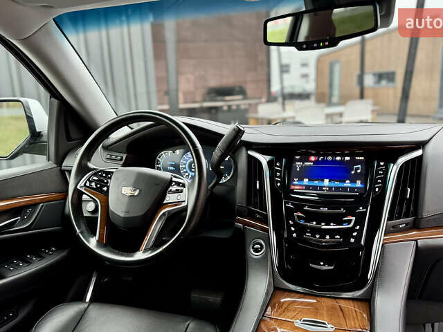 Серый Кадиллак Эскалейд, объемом двигателя 6.16 л и пробегом 67 тыс. км за 41900 $, фото 38 на Automoto.ua