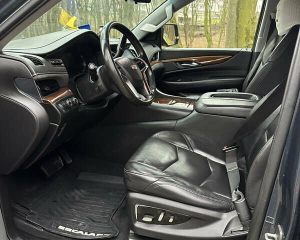 Серый Кадиллак Эскалейд, объемом двигателя 6.16 л и пробегом 176 тыс. км за 49500 $, фото 9 на Automoto.ua