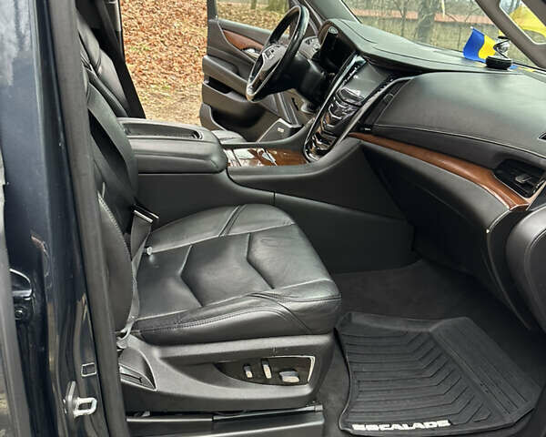 Серый Кадиллак Эскалейд, объемом двигателя 6.16 л и пробегом 176 тыс. км за 49500 $, фото 16 на Automoto.ua