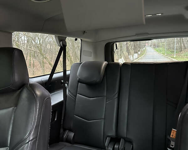 Серый Кадиллак Эскалейд, объемом двигателя 6.16 л и пробегом 176 тыс. км за 49500 $, фото 19 на Automoto.ua