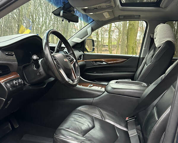 Серый Кадиллак Эскалейд, объемом двигателя 6.16 л и пробегом 176 тыс. км за 49500 $, фото 10 на Automoto.ua