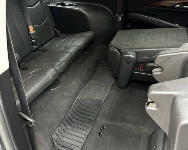 Серый Кадиллак Эскалейд, объемом двигателя 6.16 л и пробегом 176 тыс. км за 49500 $, фото 22 на Automoto.ua