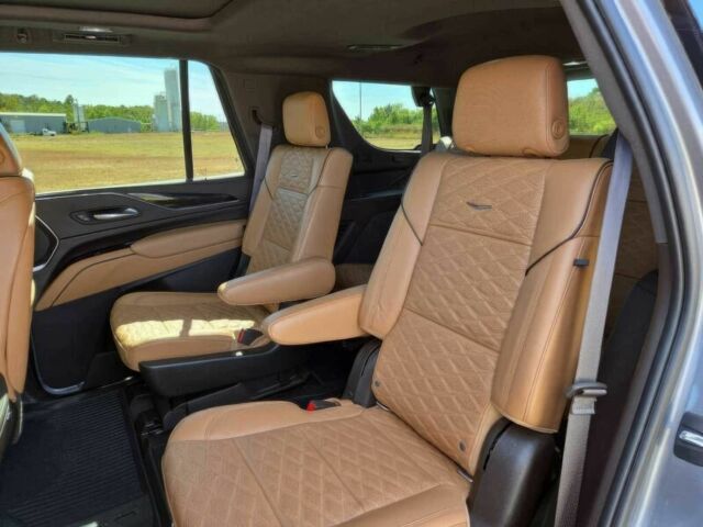 Сірий Каділак Ескалейд, об'ємом двигуна 6.2 л та пробігом 27 тис. км за 38900 $, фото 7 на Automoto.ua