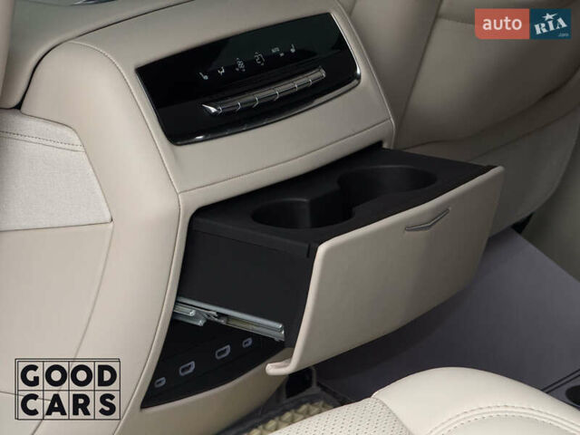 Серый Кадиллак Эскалейд, объемом двигателя 6.16 л и пробегом 41 тыс. км за 112000 $, фото 26 на Automoto.ua