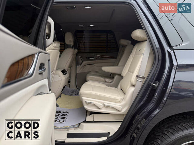 Серый Кадиллак Эскалейд, объемом двигателя 6.16 л и пробегом 41 тыс. км за 112000 $, фото 22 на Automoto.ua