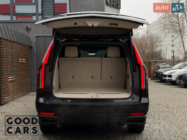 Серый Кадиллак Эскалейд, объемом двигателя 6.16 л и пробегом 41 тыс. км за 112000 $, фото 6 на Automoto.ua