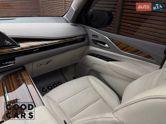 Серый Кадиллак Эскалейд, объемом двигателя 6.16 л и пробегом 41 тыс. км за 112000 $, фото 35 на Automoto.ua