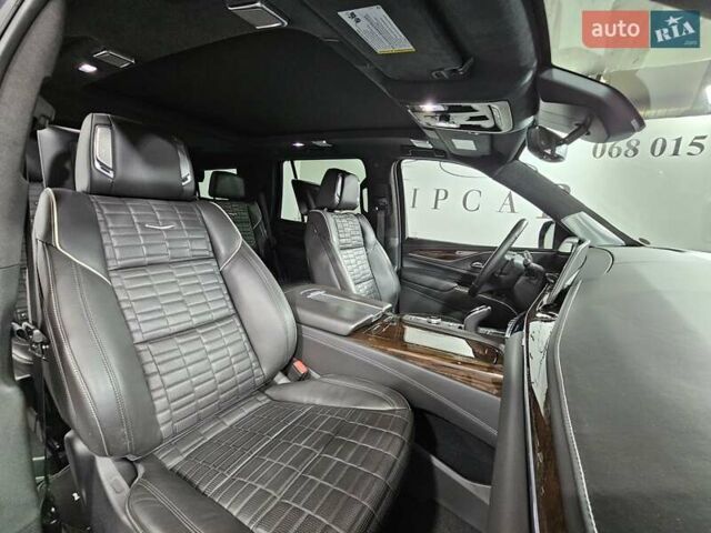 Серый Кадиллак Эскалейд, объемом двигателя 6.2 л и пробегом 34 тыс. км за 119999 $, фото 4 на Automoto.ua